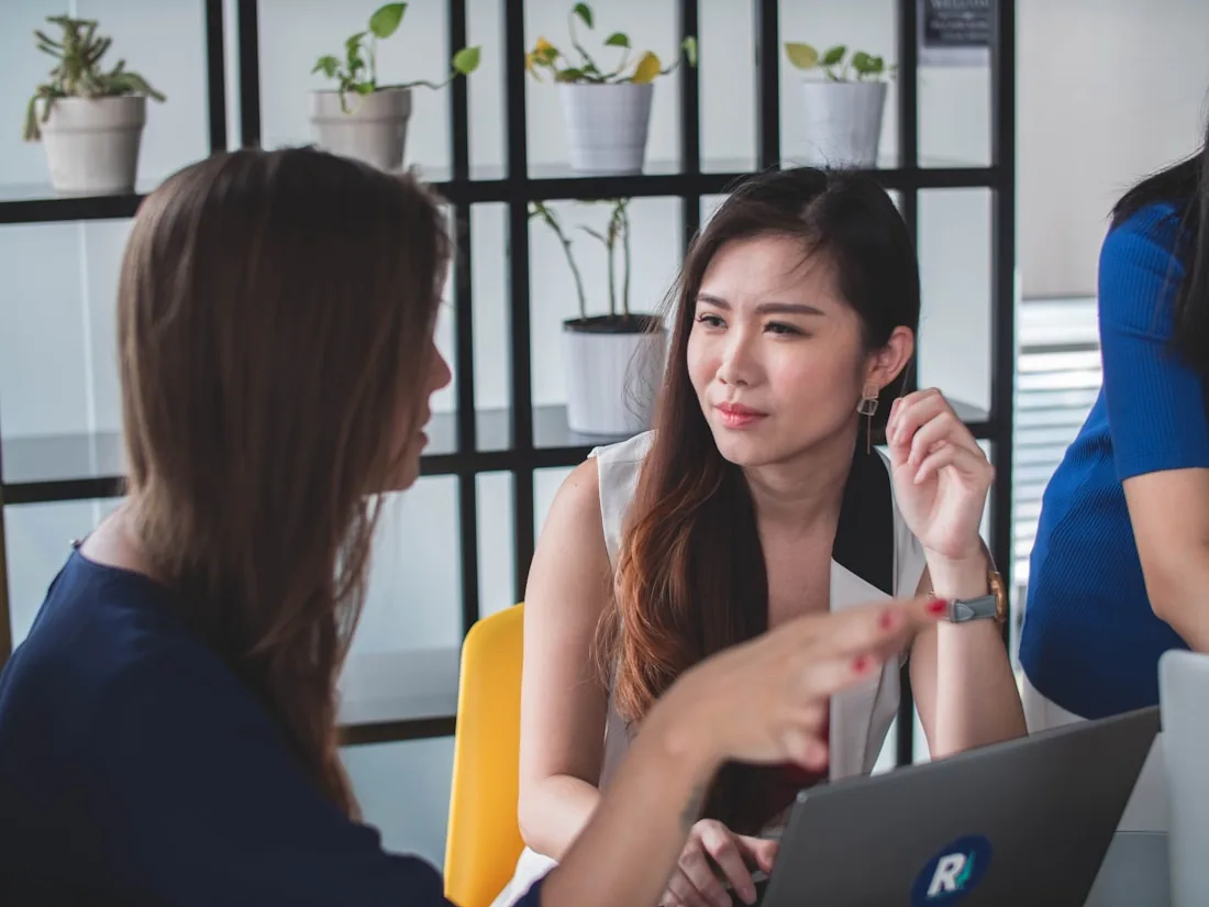 Two colleagues in conversation about feedback