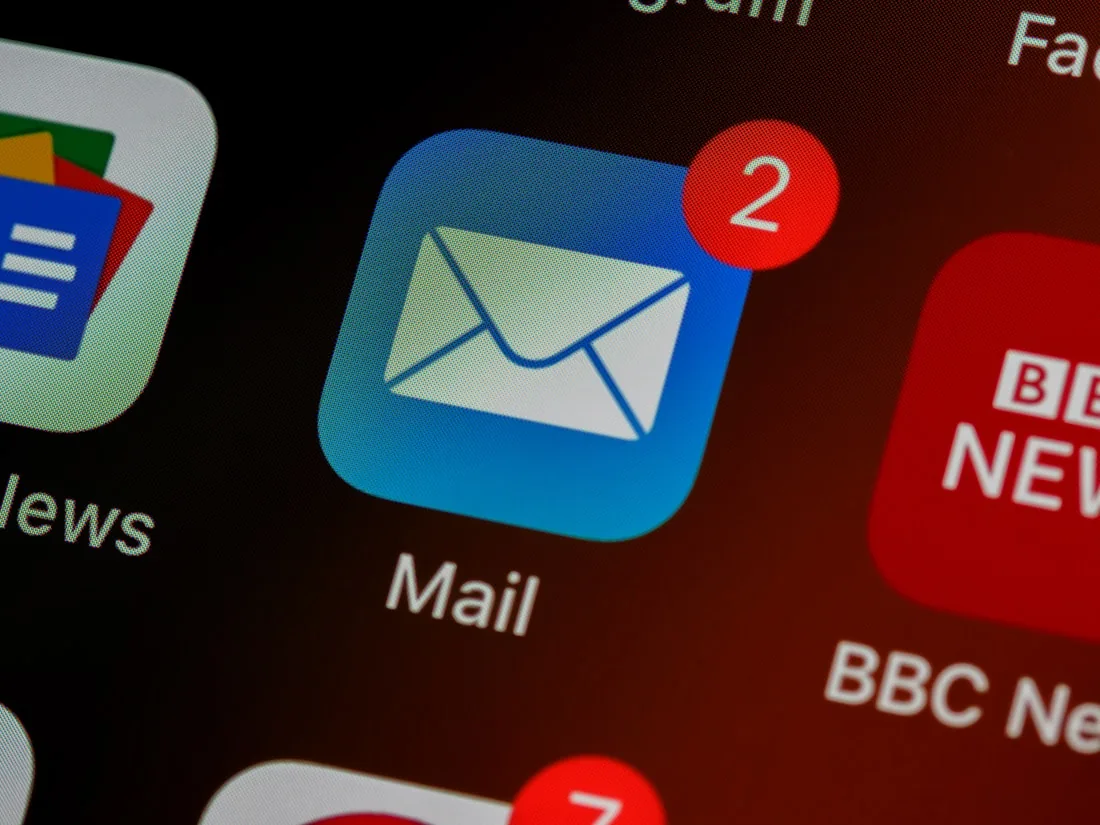 Notification badges on a mail icon